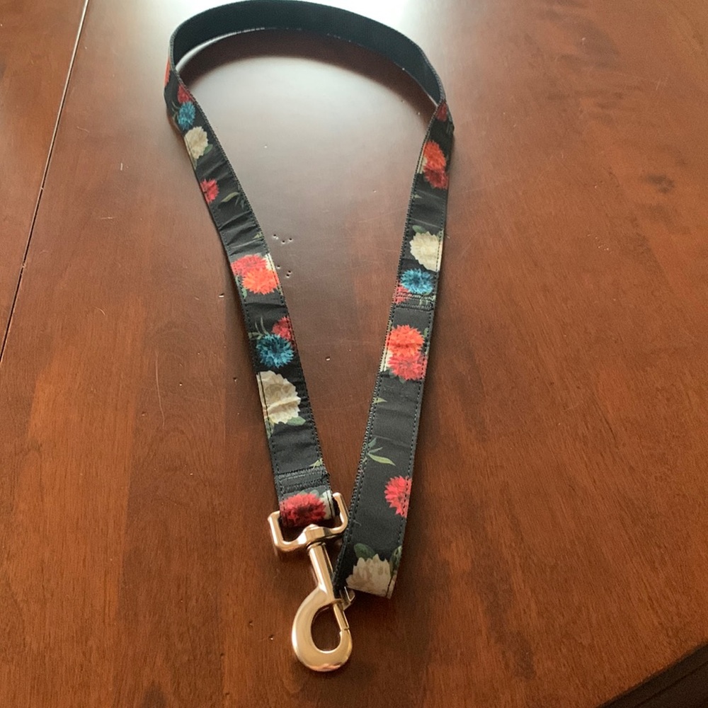 NWOT New Beautiful Flowered 49-1/2” Dog Leash